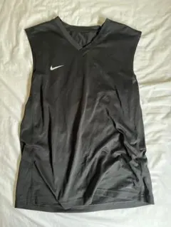 Nike 黒 Vネック タンクトップ
