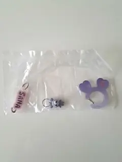 TWICE LOVELYS ガチャ アクリルカラビナフロッキーマスコット サナ