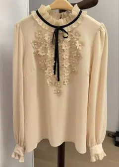 【Sov. ソヴ】刺繍　リボン　ブラウス　ホワイト　レース　襟　長袖　ボウタイ Sov. ソヴ】刺繍 リボン ブラウス ホワイト レース 襟 長袖