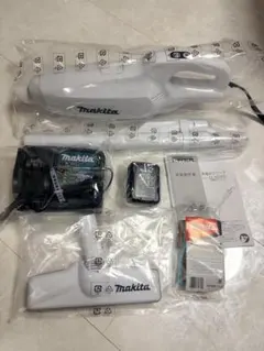 マキタ 10.8v充電式クリーナー本体+バッテリー+充電器+紙パックセットのサムネイル