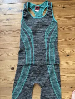 ヨガウェア タンクトップとレギンスセット グレーとターコイズ