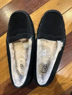 UGG ブラック モカシン 24センチ