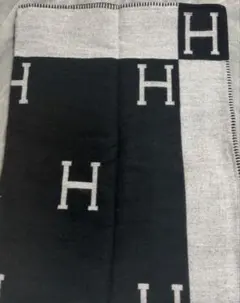 H ロゴ 柄 黒 ブランケット 毛布 ひざ掛け 防寒 新品 未使用 大判