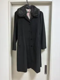 ファー襟付きブラックロングコート　アースミュージックアンドエコロジー