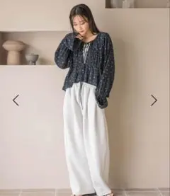 LOWRYS FARM ヨウリュウシャーリングショートブラウス ハナ柄 Fサイズ