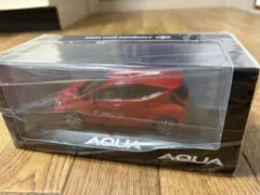 トヨタ　アクア　ミニカー　1/30のサムネイル