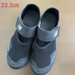 美品‼️ニューバランス　水陸両用サンダル　ブラック　23.5㎝
