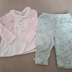 ピンク襟付きトップスと水色パンツセット