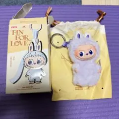 POPMART ラブブ PIN FOR LOVE イニシャルE