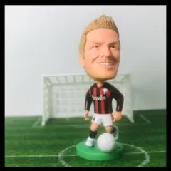「サッカーは世界を1つにするよね。」ベッカム　ACミラン　フィギュア　新品