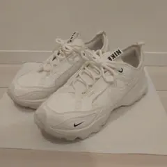 ナイキ NIKE ウィメンズ TC7900 24.5cm スニーカー ホワイト白