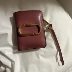 ピンクレザー二つ折り財布 金具付き