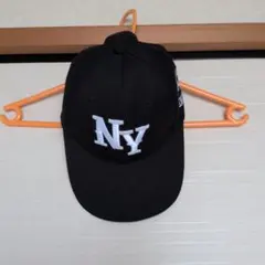 NYロゴ刺繍 黒ベースボールキャップ