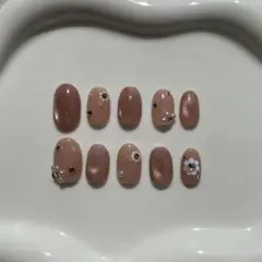 ピンクベージュマグネット フラワー ネイルチップ パール ビジュー 大人可愛い