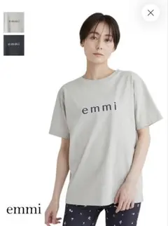 美品 emmi ロゴバックシャンTシャツのサムネイル