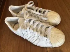 adidas ホワイトスニーカー