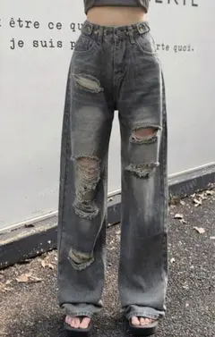ストレートレグダメージデニムジーンズ　S〜M