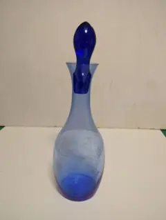 used 青色 ガラス デキャンタ ぶどう模様 少し傷あり