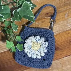 【ハンドメイド 】花モチーフ　グラニースクエアAirPods 小物入れ