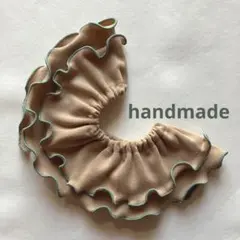 ハンドメイド　メロー　360°フリル　スタイ　つけ襟　ベージュ×くすみグリーン