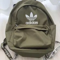 adidas トレフォイルロゴ バックパック オリーブのサムネイル