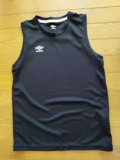 ★mina様専用★ umbro　タンクトップ　黒　白　2枚セットのサムネイル