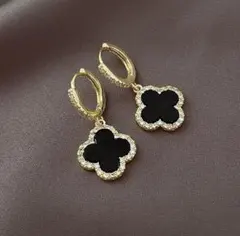 クローバー型ゴールドメッキピアス