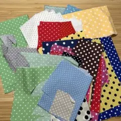 水玉模様の布地はぎれセット
