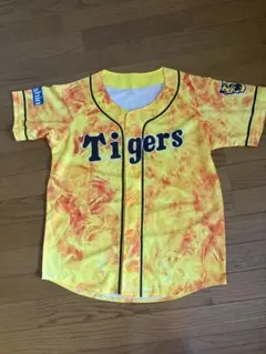 阪神タイガース ユニフォーム 黄色 炎柄のサムネイル