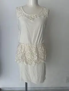 新品未使用タグ付き！rienda ホワイトレースペプラムミニワンピース