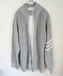 早い物勝ち‼️淡いグレー ジップアップ セーター 袖ストライプ