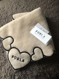 FURLA ハート型タオルハンカチ　ベージュ