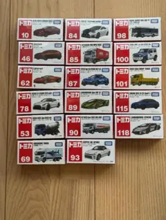 『トミカ 豪華17台セット！スポーツカー＆働く車など人気モデル！絶版多数！』C