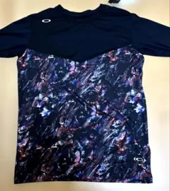 Oakley 長袖Tシャツ 黒/多色