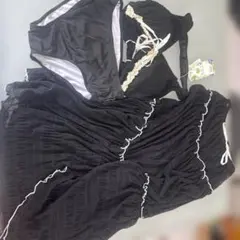 フリル付きブラックセパレート水着