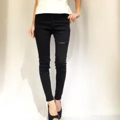 【2点購入で¥1000 OFF】★ ブラックスキニー ★