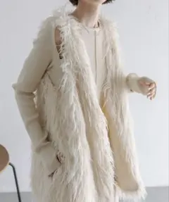 mystic フェイクファーロングベスト　オフホワイト