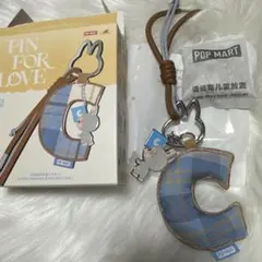 POPMART ラブブ イニシャル チャーム PIN FOR LOVE 【C】