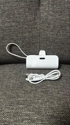 新品未使用　モバイルバッテリー iphone 軽量 小型 5000mAhのサムネイル