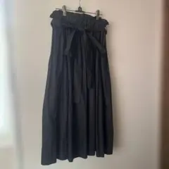 リボン付き黒ロングスカート