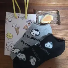 【スヌーピー PEANUTS 】ショートソックス 2足セット　手提げ&菓子付きのサムネイル