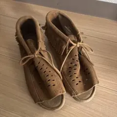 Minnetonka フリンジ オープントゥ サンダルのサムネイル