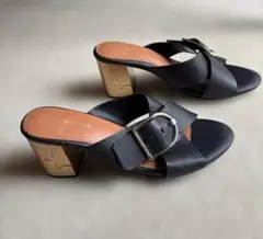 Tommy Hilfiger ブラックサンダル 中ヒール バックル付き