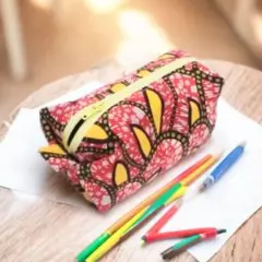 ハンドメイド、アフリカンプリントキャラメルポーチ 赤い花柄、化粧ポーチ、G170