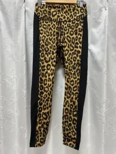 美品【NIKE ナイキ レオパード柄 レギンス】
