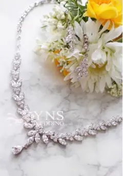 クリスタルリーフ　ネックレスイヤリングセット