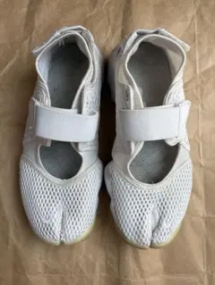 NIKE ナイキエアリフト　ホワイト　メッシュサンダル　25㎝