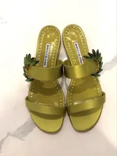 MANOLO BLAHNIK イエロービジューサンダル　38のサムネイル
