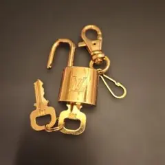 中古LOUIS VUITTON パドロック カデナ 鍵2本付き - メルカリ
