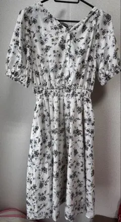 ハニーズ Honeys ワンピース 花柄 半袖 Mサイズ ホワイト